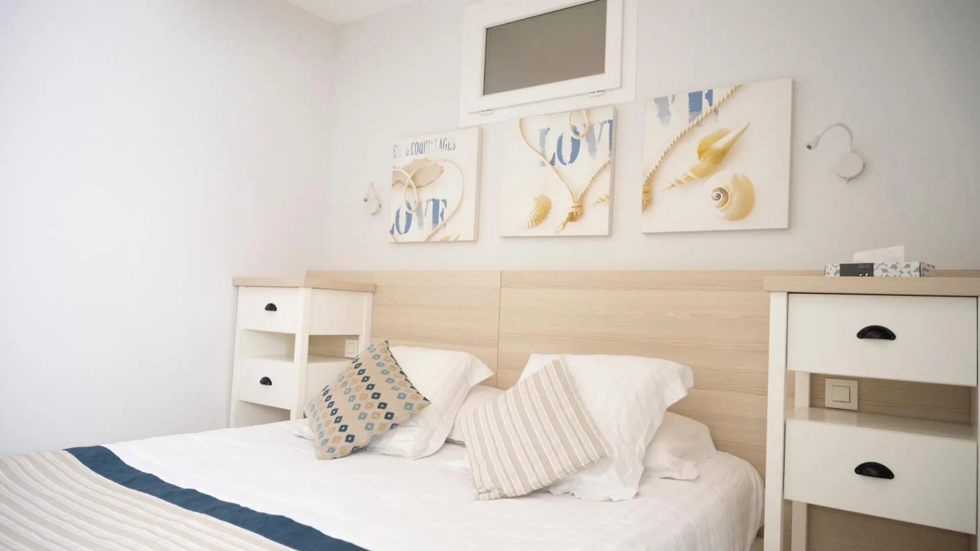 Hotel La Ciotat - A Deux Pas De L'Eau Apart Otel
