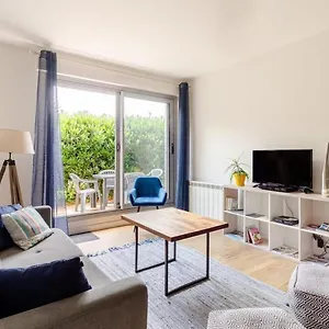 https://la-casa-de-sophie-t3-avec-jardinet-parking-prive-port.inbrittany.com